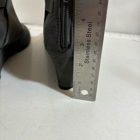 Aerosoles women’s grey wedge heel bootie in size 7.5 - Picture 14 of 14